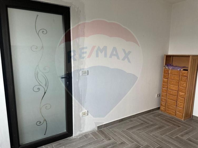 Apartament cu 2 camere semidecomandat în Săvinești