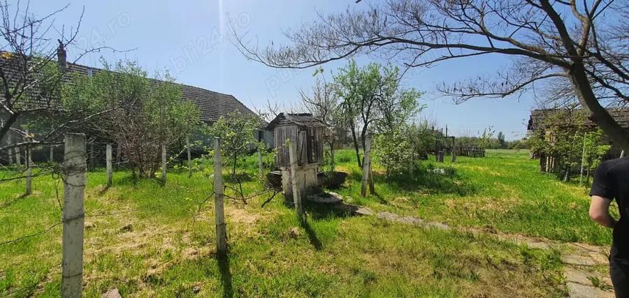 Casă cu 4 camere în Sânpetru Mare