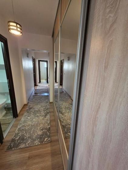Apartament cu 3 camere decomandat în Girocului
