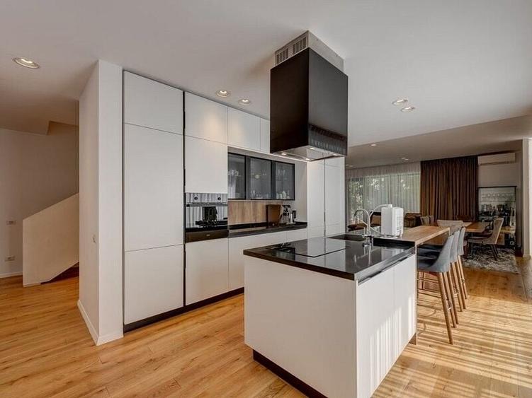 Duplex cu 5 camere cu Canalizare în Pipera