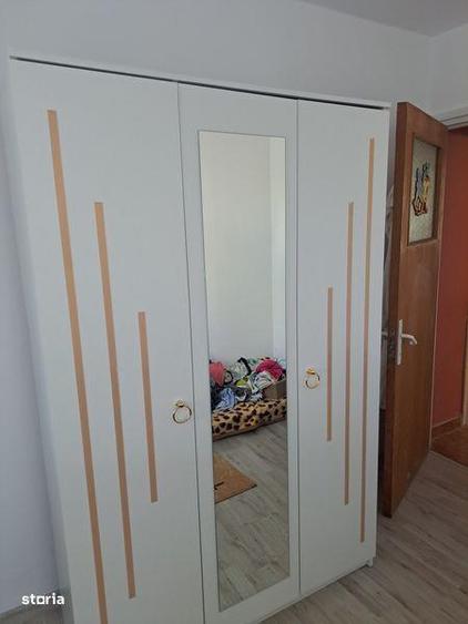 Apartament cu 3 camere semidecomandat în Rahova