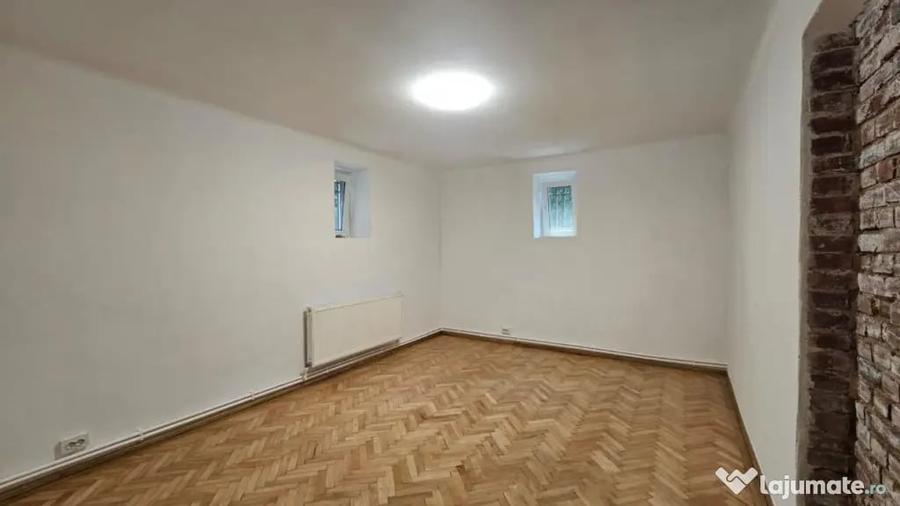 Apartament cu 4 camere decomandat în Aviatorilor