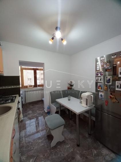 Apartament cu 3 camere semidecomandat, mobilat în Inel I