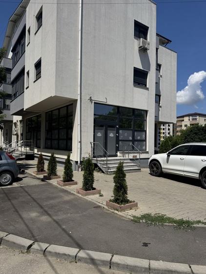 Spațiu comercial, de 90 mp, în Popoveni