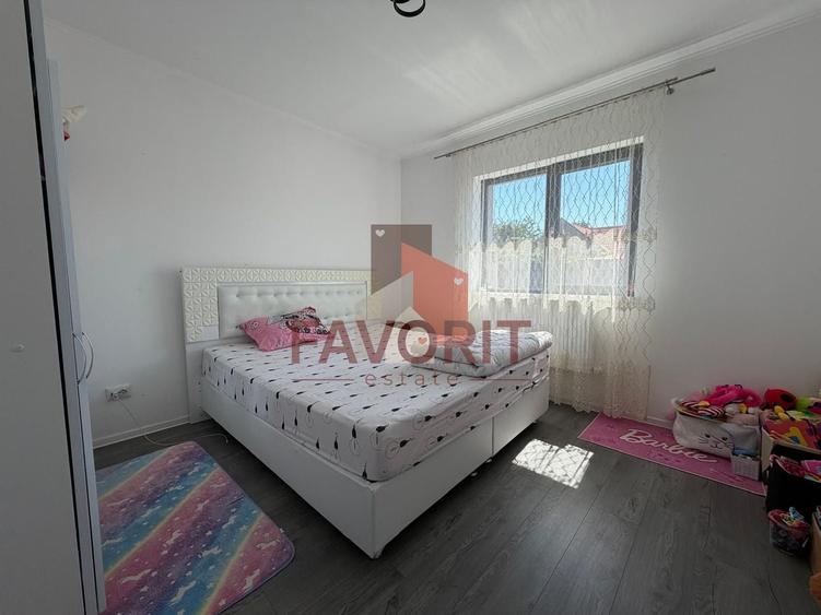 Duplex cu 3 camere cu Canalizare în Sânmihaiu Român