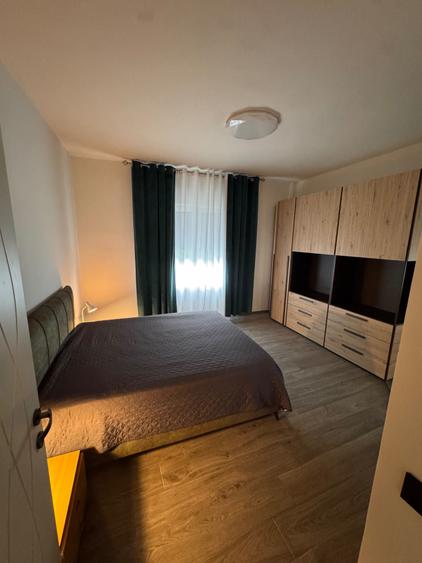 Apartament cu 3 camere decomandat în Exterior Vest