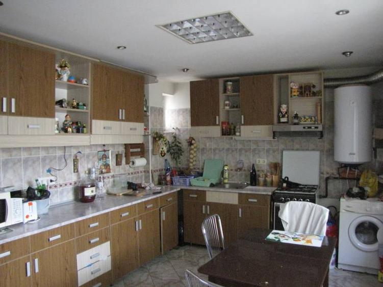 Casă cu 5 camere cu Canalizare în Fundeni
