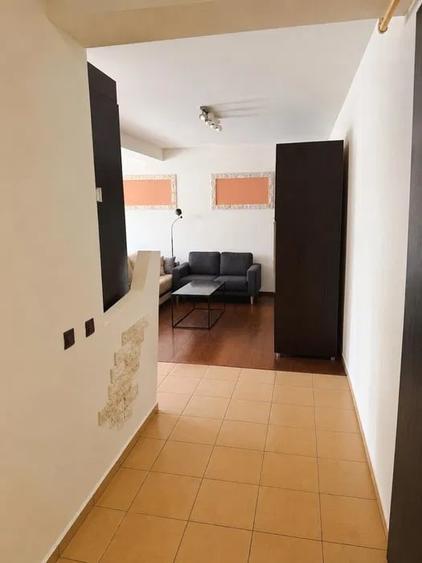 Apartament cu 3 camere decomandat, mobilat în Florești