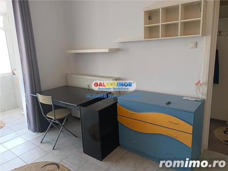 Garsonieră decomandată, mobilată în Universitate