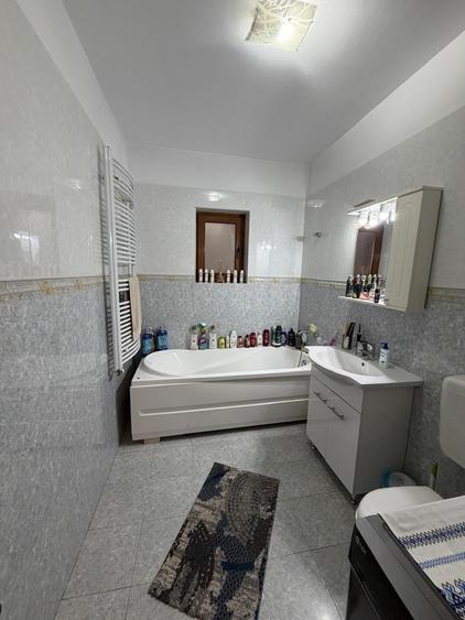 Casă cu 7 camere cu Canalizare în Trocadero