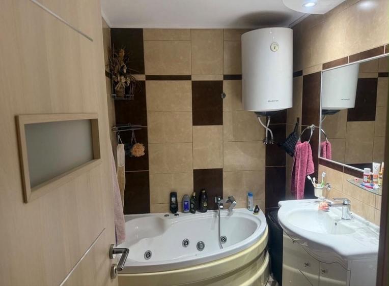 Apartament cu 3 camere decomandat în Babadag
