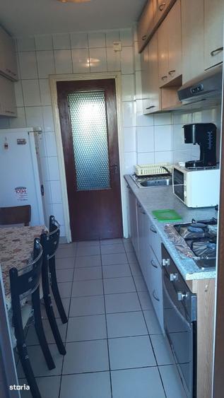Apartament cu 3 camere semidecomandat în Drumul Taberei
