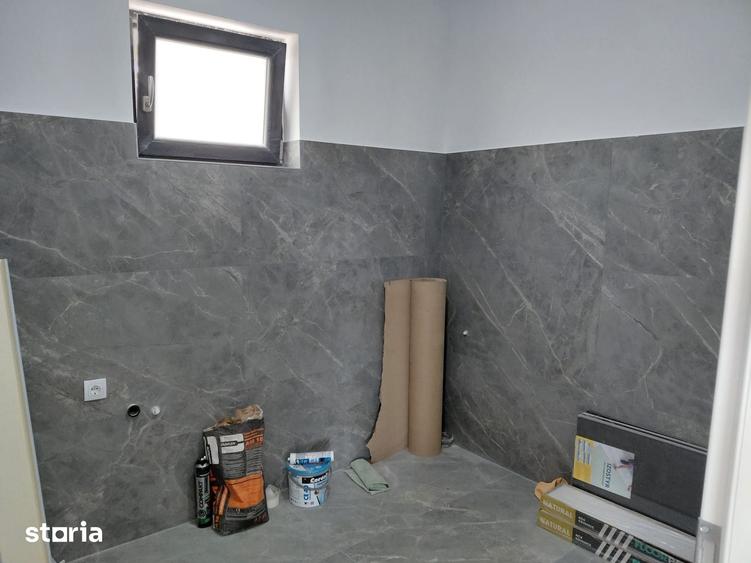 Casă cu 7 camere cu Teren 200 Mp în Central
