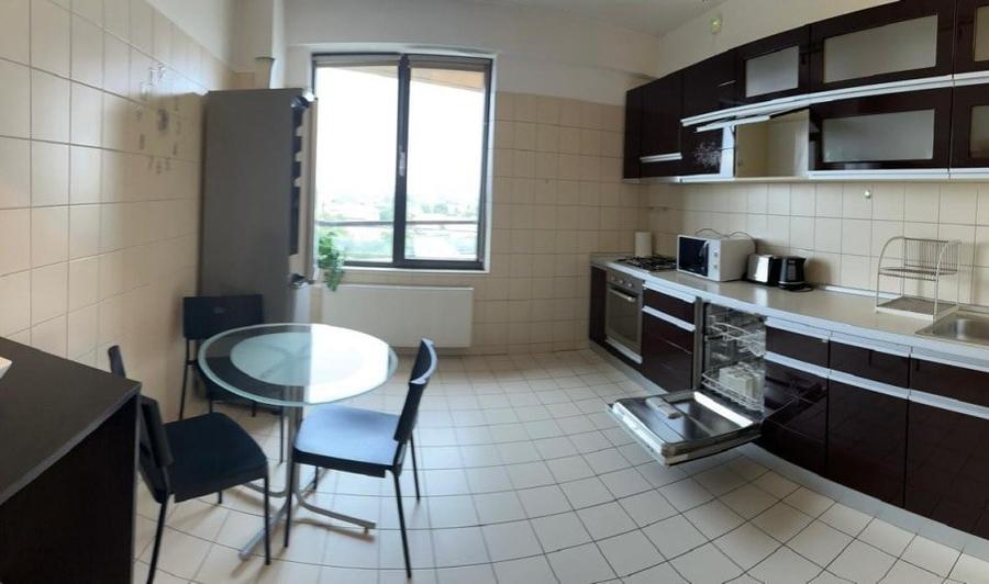 Apartament cu 3 camere în Barbu Văcărescu