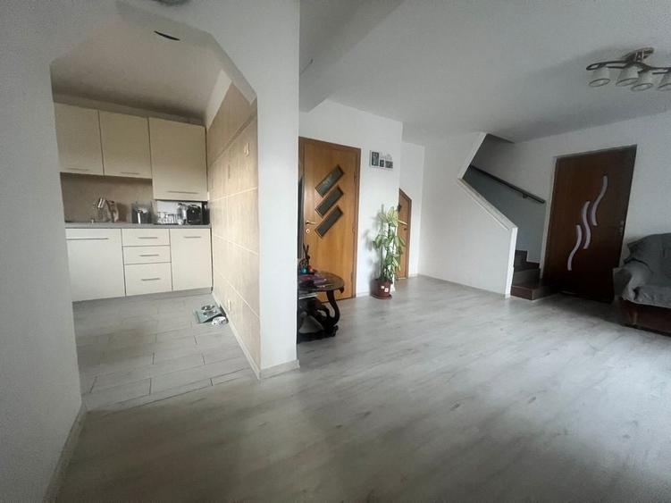 Casă cu 4 camere în Central