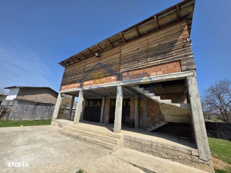 Casă cu 4 camere cu Teren 1731 Mp în Central