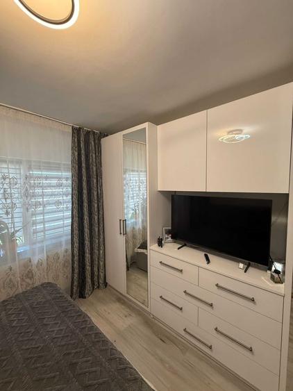 Apartament cu 3 camere decomandat în 1 Mai