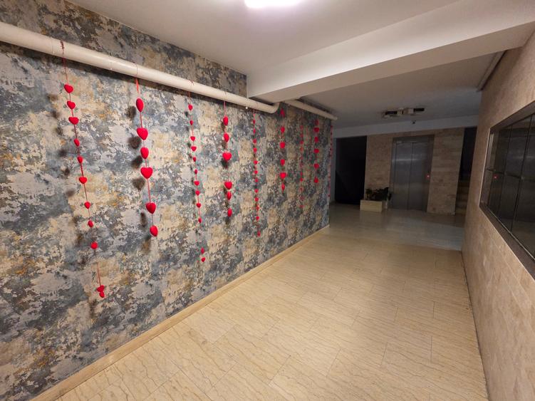 Apartament cu 3 camere semidecomandat în Dămăroaia