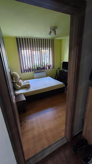 Apartament cu 3 camere semidecomandat în Girocului