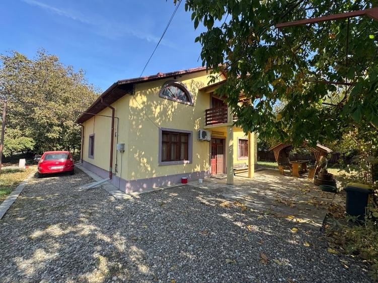 Casă individuală cu 5 camere cu Canalizare în Central