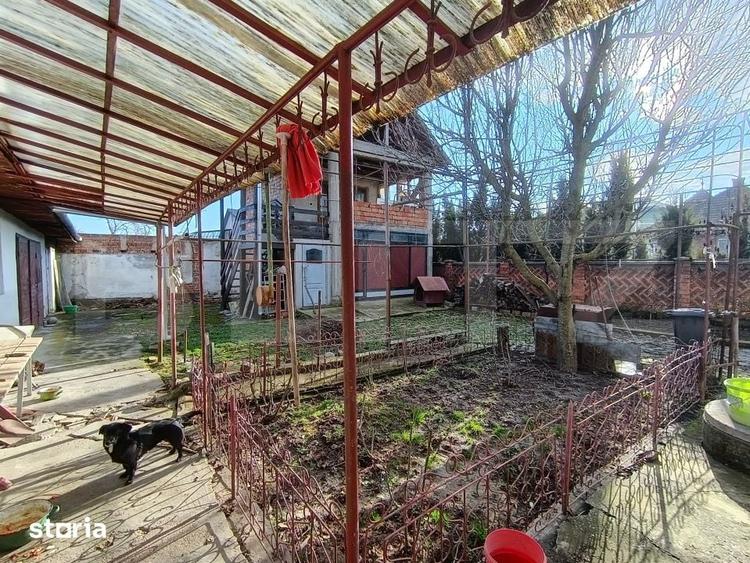 Casă cu 3 camere cu Teren 900 Mp în Central