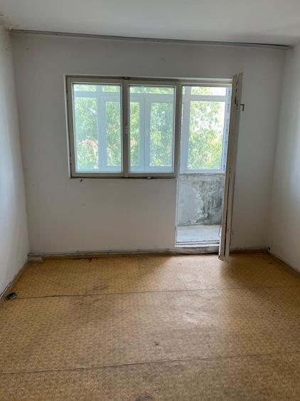 Apartament cu 3 camere semidecomandat în Valea Călugărească