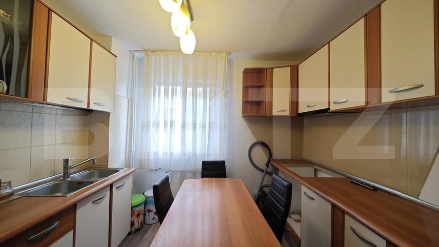Apartament cu 3 camere decomandat, mobilat în Dacia
