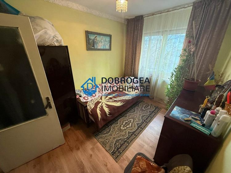 Apartament cu 3 camere decomandat în Păcii