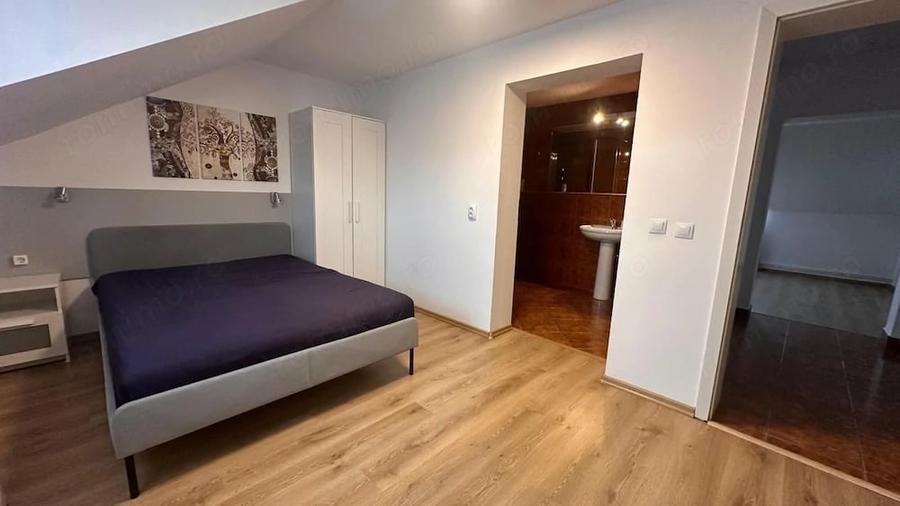 Casă cu 7 camere cu Teren 200 Mp în Central
