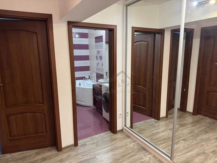 Apartament cu 3 camere semidecomandat, mobilat în Păcurari
