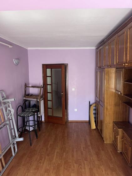 Apartament cu 3 camere decomandat în Republicii
