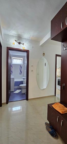 Inchiriez apartament de 2 camere,decomandate situat in zona Cedonia,la etajul 3 - 4