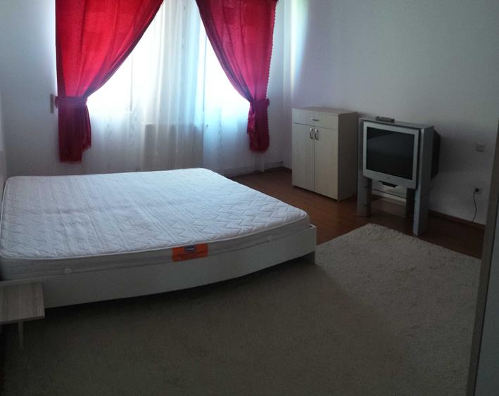 Garsonieră decomandată în Central