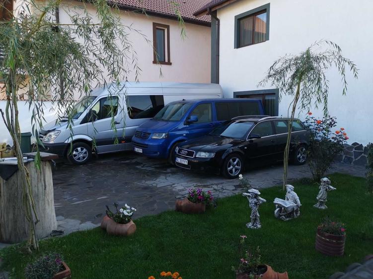 Casă cu 4 camere cu Teren 420 Mp în Piața Centrală