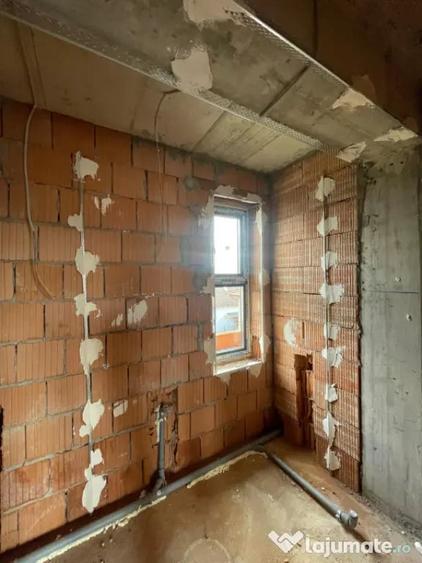 Apartament cu 2 camere semidecomandat în Independenței