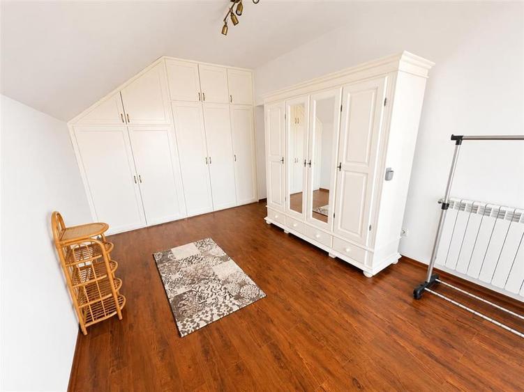 Apartament cu 3 camere decomandat, mobilat în Calea Dumbrăvii
