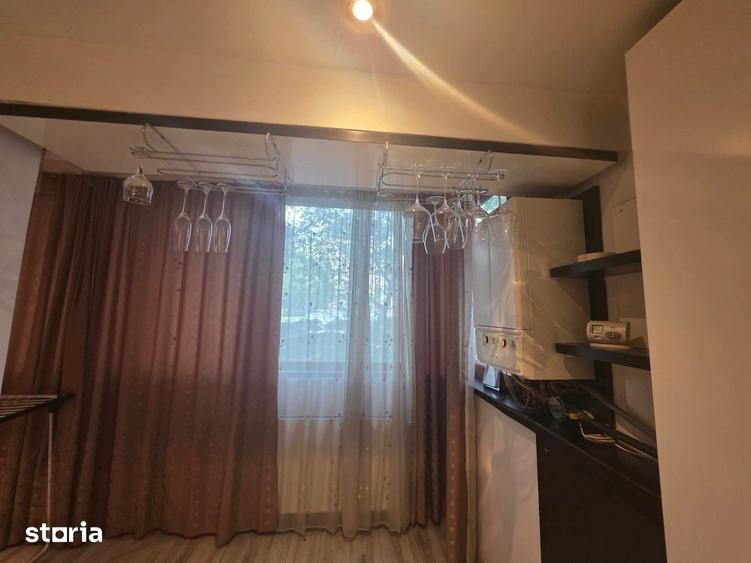 Apartament cu 3 camere în Tractorul