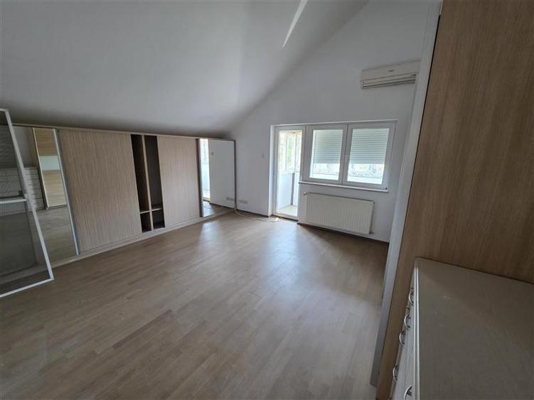 Casă individuală cu 5 camere cu Piscina în Central