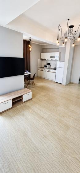 Apartament cu 3 camere decomandat, mobilat în Mamaia-Sat