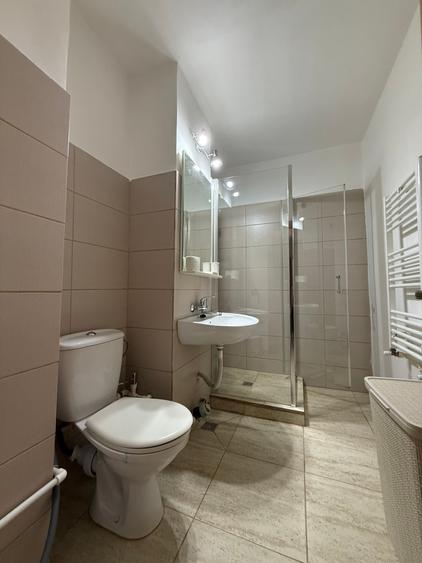 Apartament cu 2 camere decomandat în Trocadero
