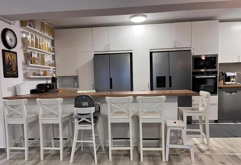 Apartament cu 4 camere decomandat în Noua