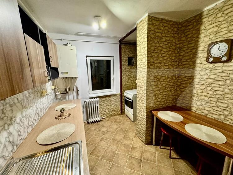 Apartament cu 2 camere semidecomandat, mobilat în Gară