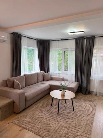 Casă individuală cu 3 camere cu Teren 7400 Mp în Central