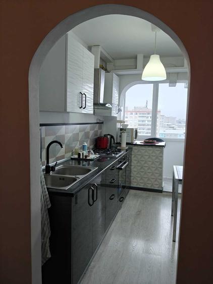 Apartament cu 3 camere decomandat în Micro 6