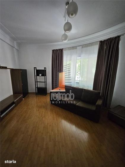 Apartament cu 2 camere decomandat în Polonă