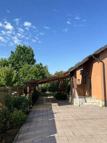 Casă cu 4 camere în Băicoi