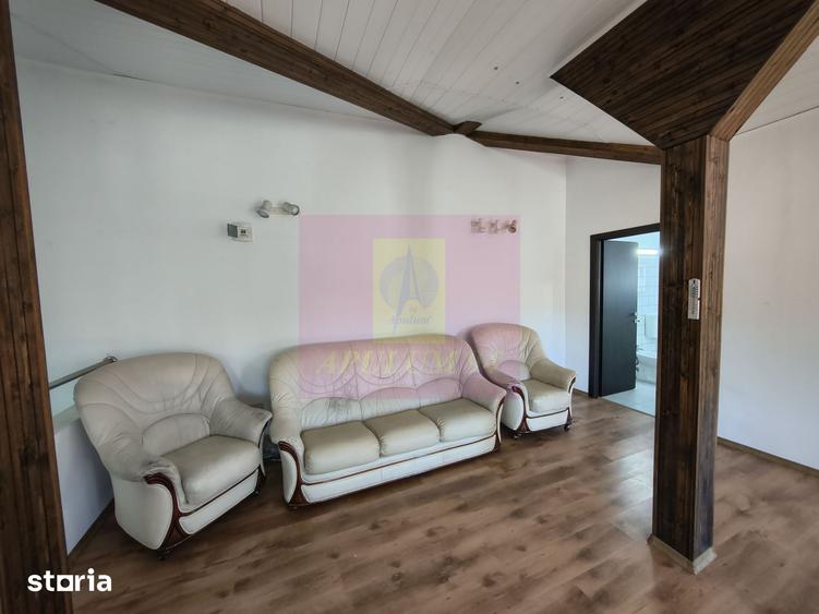 Casă cu 7 camere cu Teren 280 Mp în Rahova