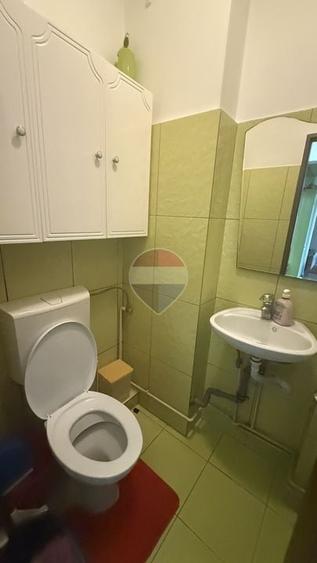 Apartament cu 3 camere semidecomandat, mobilat în Săsar