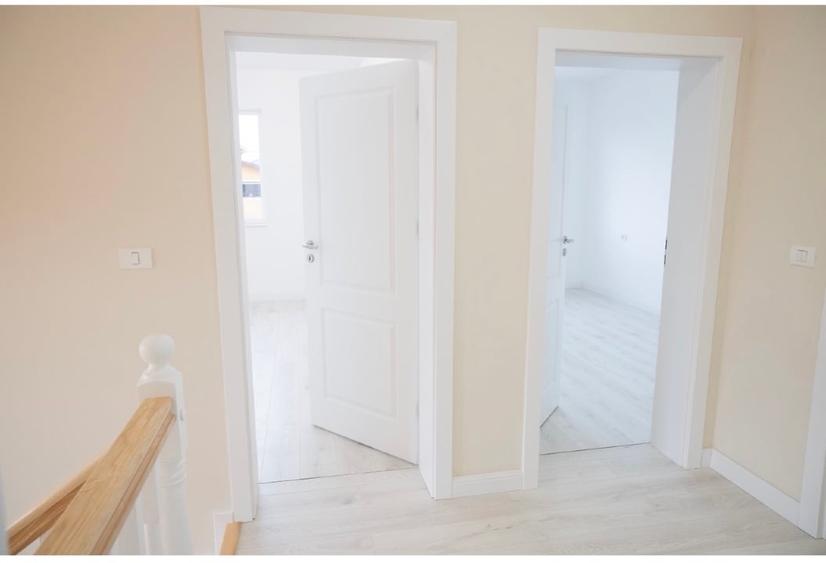 Duplex cu 5 camere cu Canalizare în Dumbrăvița