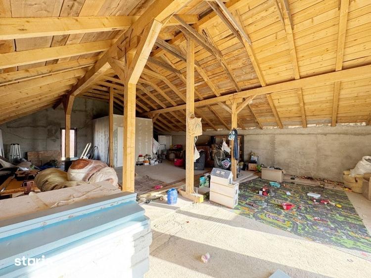Casă cu 5 camere cu Teren 504 Mp în Sânmihaiu Român
